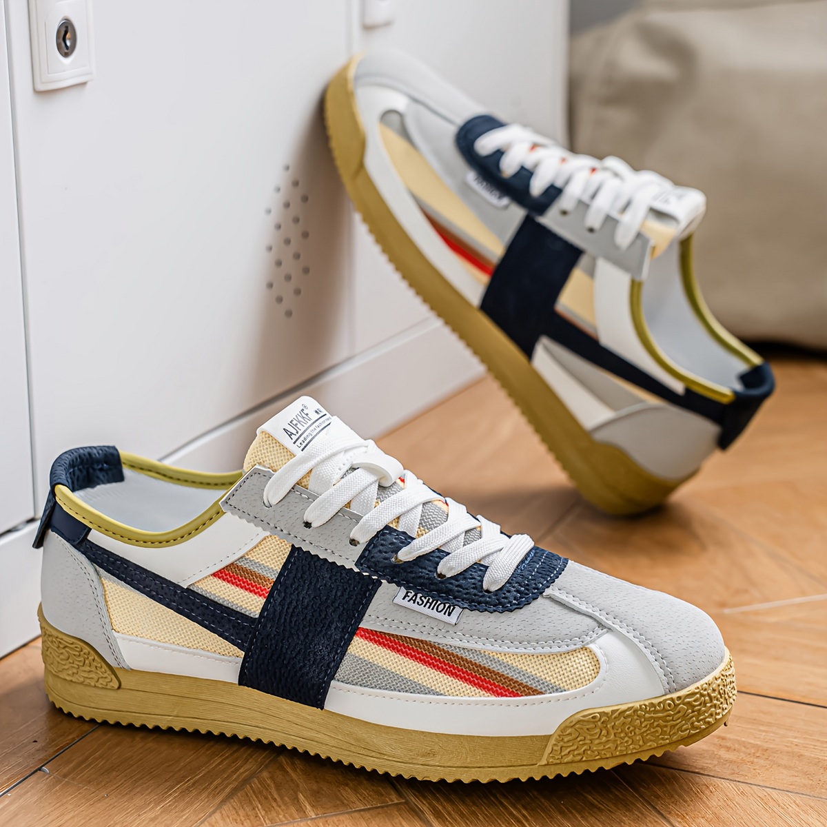 Hensen Retro Sneakers - grip sole view
