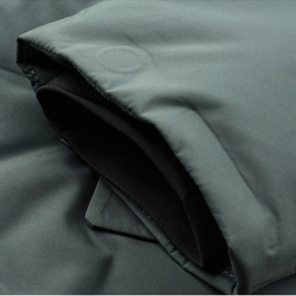 Sharp Focus Urban Windbreaker - zipper detail